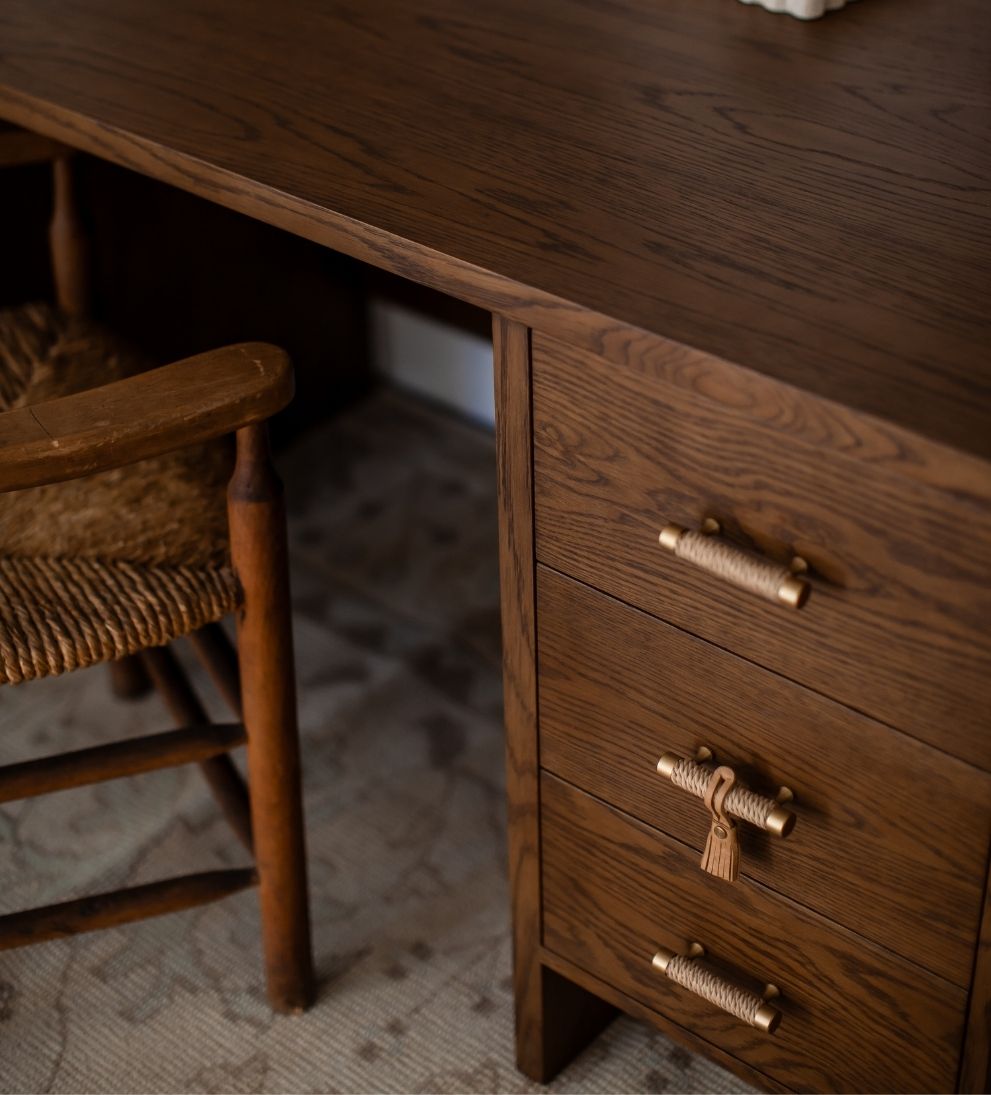 Amaryllis Desk Desks
