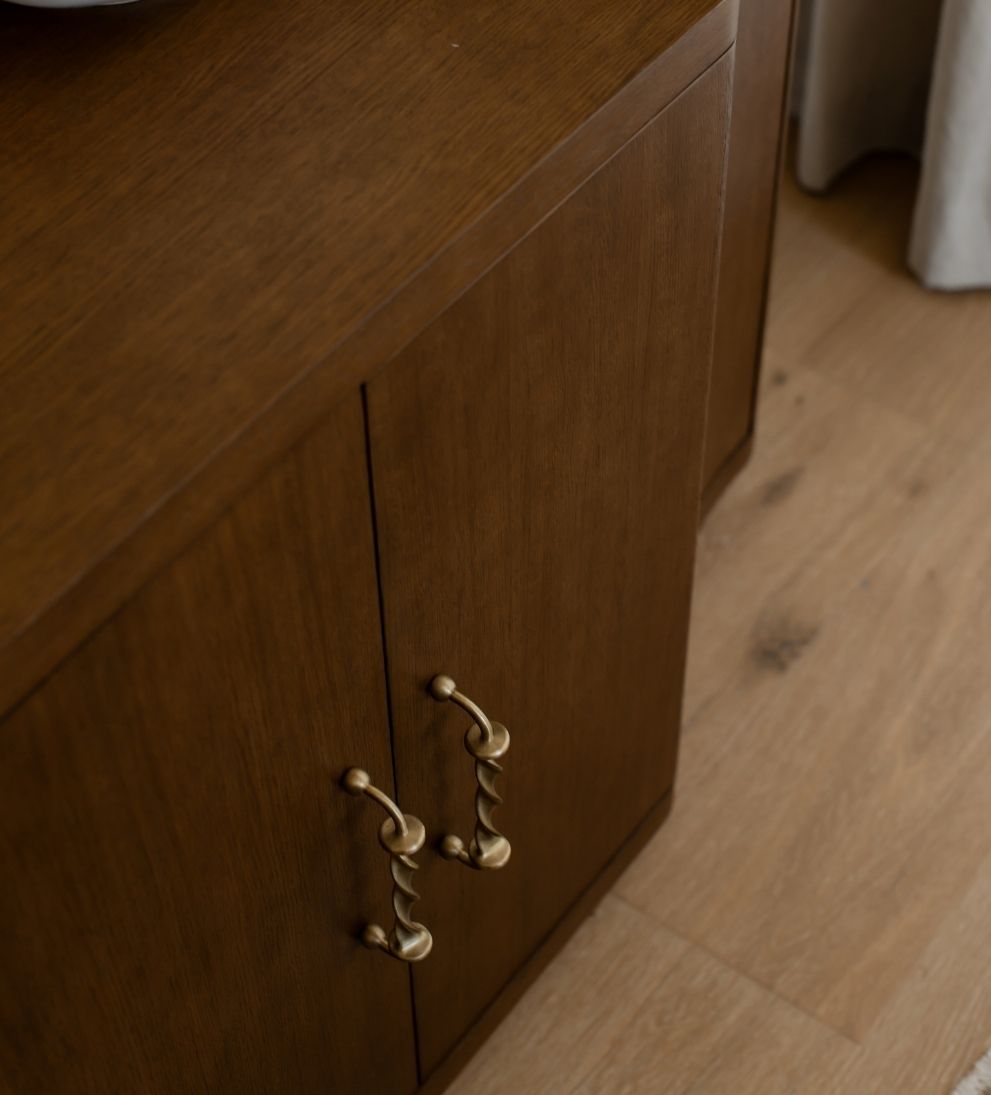 Annika Console Consoles