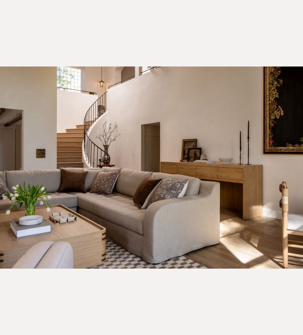 Clara Storage Console Console