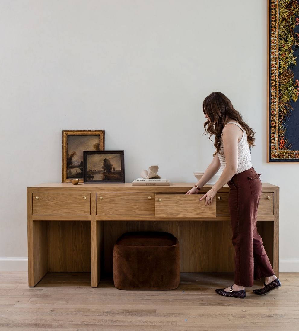 Clara Storage Console Console