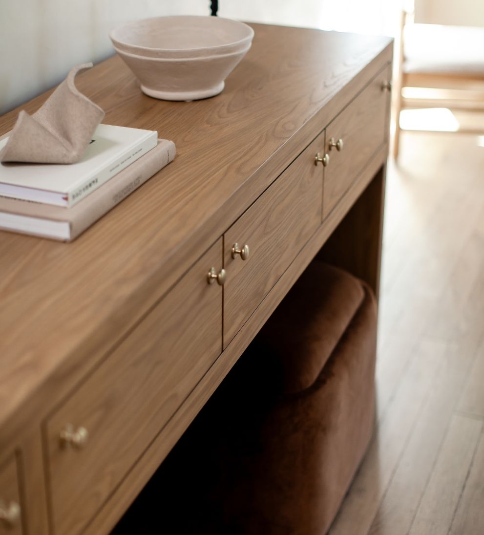 Clara Storage Console Console