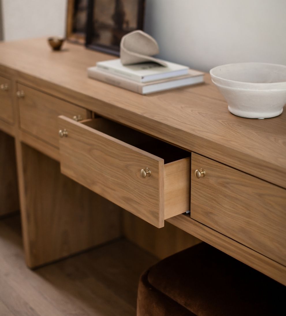 Clara Storage Console Console