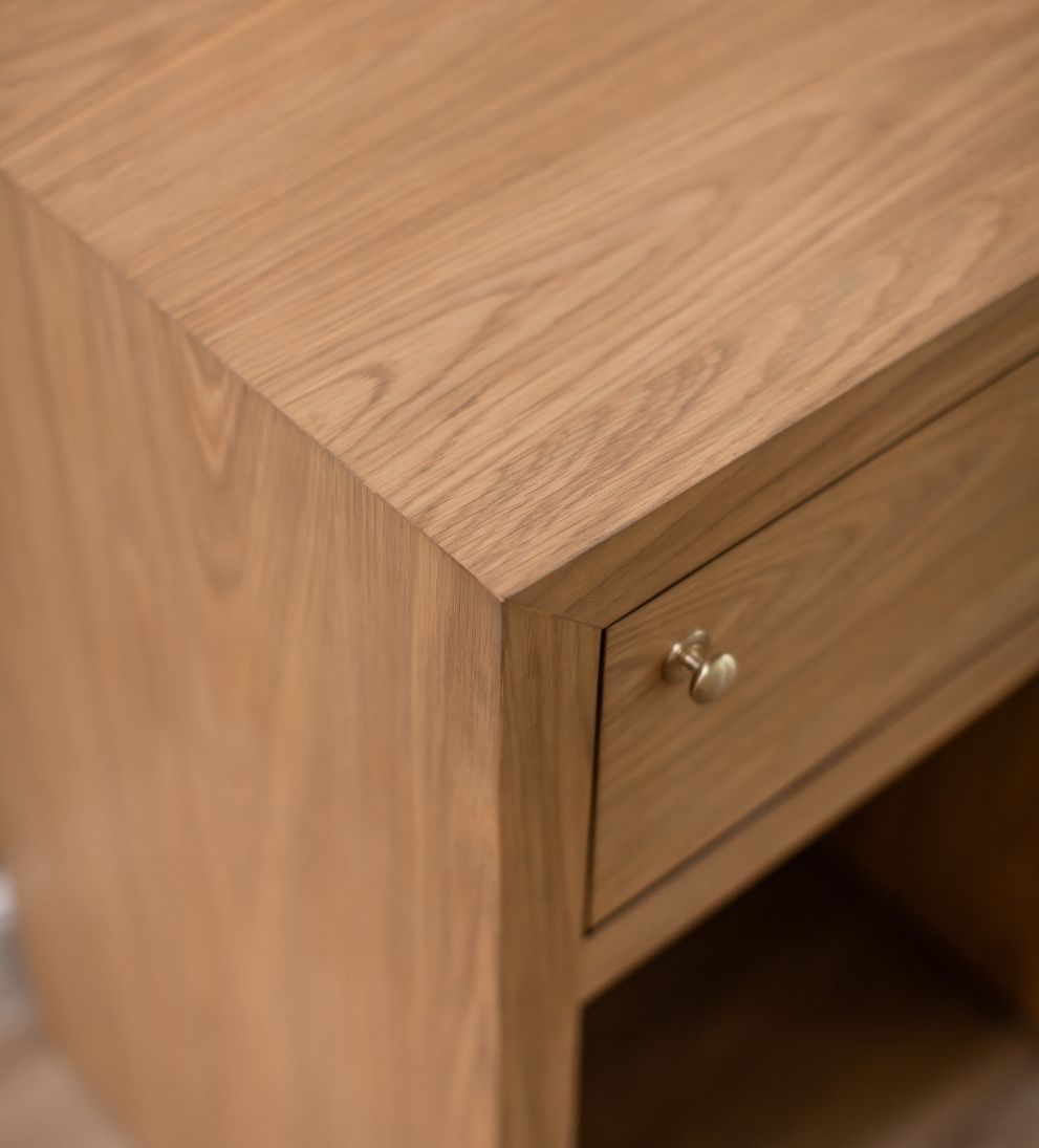 Clara Storage Console Console