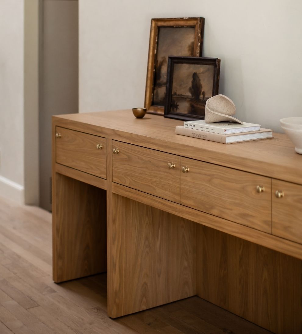 Clara Storage Console Console