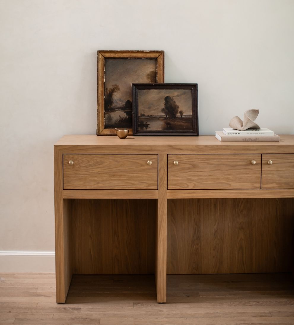 Clara Storage Console Console